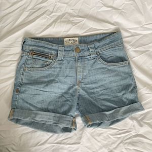 Vintage Signature Levi's Cuffed Shorts
